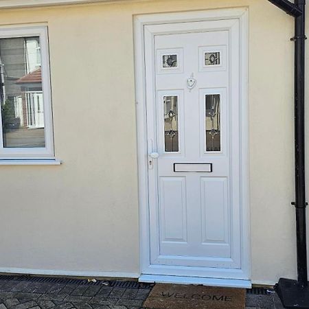 Cozy Studio Near To Tube Station Redbridge Exteriör bild
